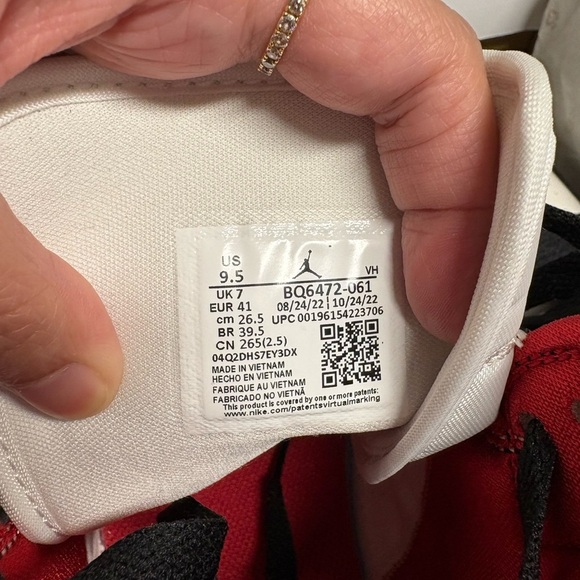 Air Jordan 1 mid Gym Red and black 9.5 - Picture 5 of 8